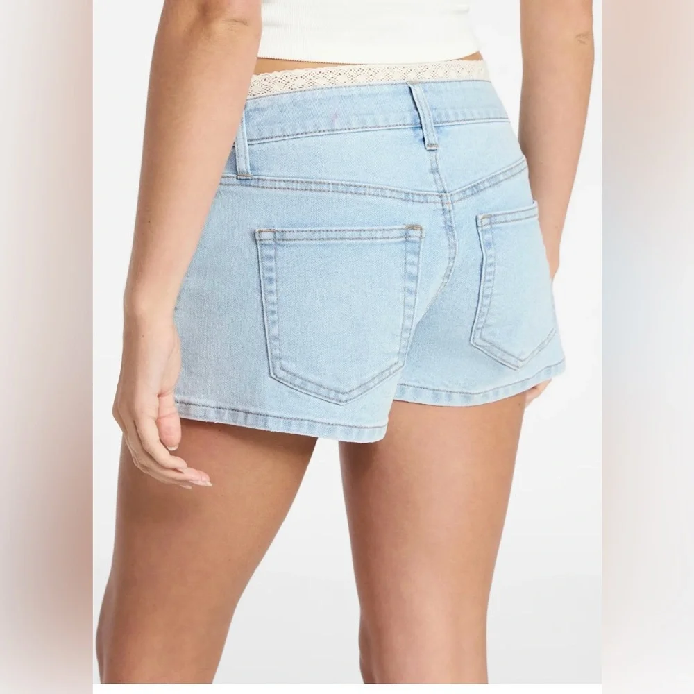 NWT No Boundaries Light Wash Denim Shorts Size 0 Mid‎ Rise Crochet Trim Juniors